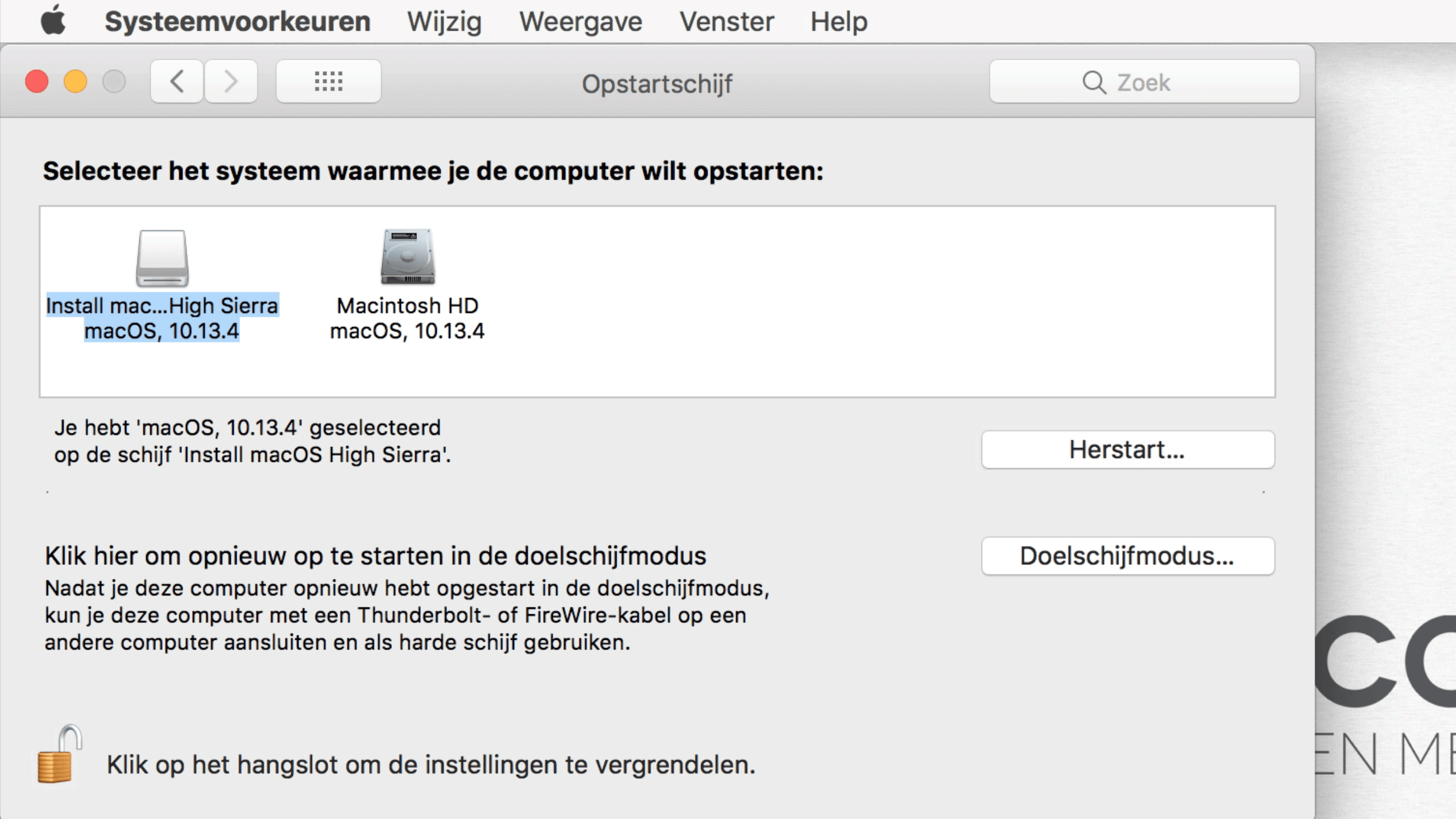 Je kunt de opstartschijf selecteren in de Systeemvoorkeuren van macOS