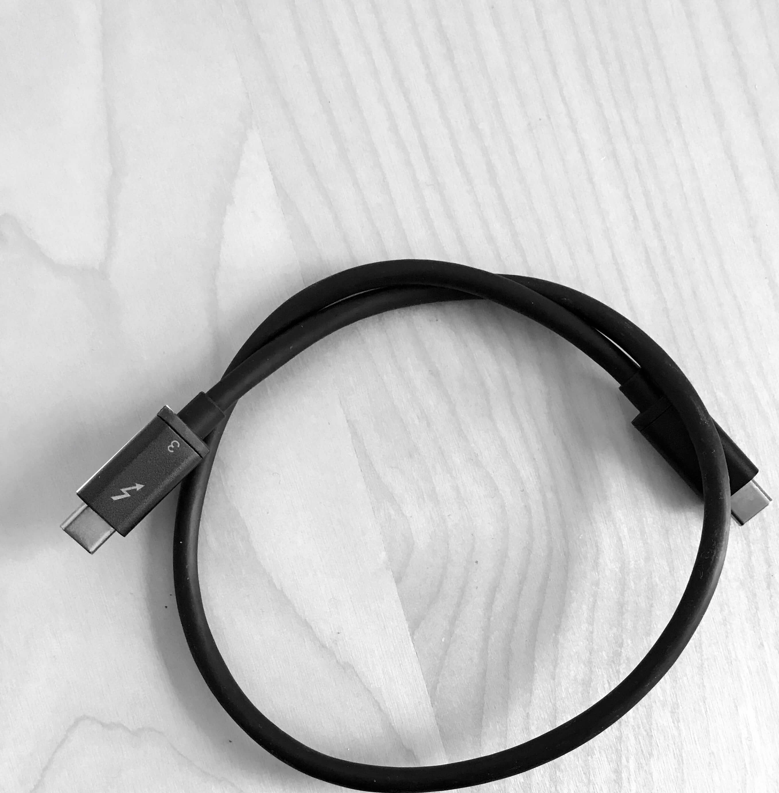 Een Thunderbolt (3) kabel is te herkennen aan de bliksemschicht